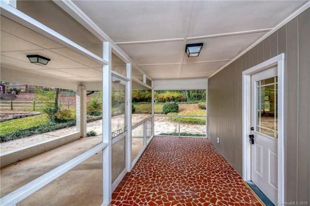 305882ba2f2682a0171fa6362b2f5569l-m28xd-w1020_h770_q80